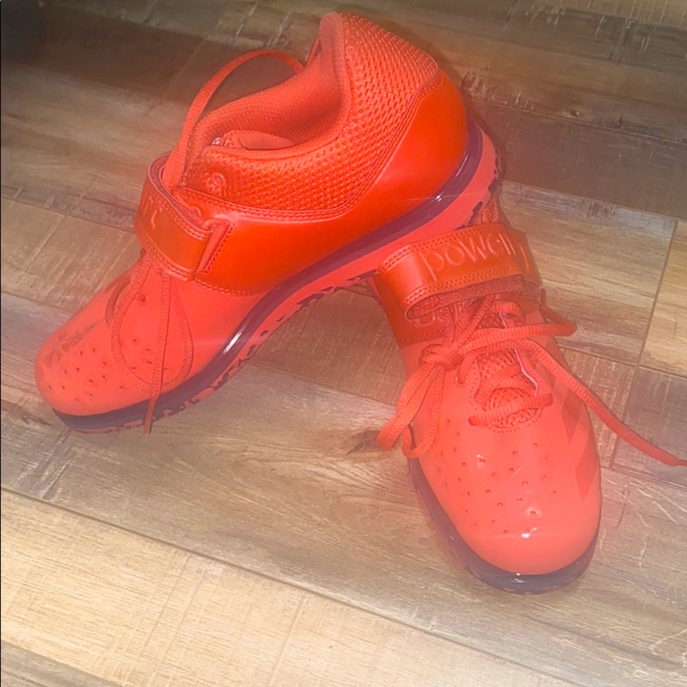 Red powerlifting shoes
